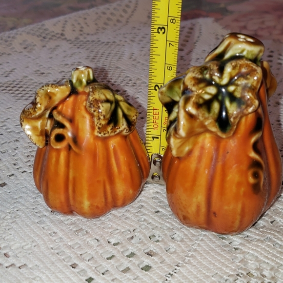 ๐3 for $20.00๐Vintage Salt & Pepper Shaker Set - Picture 5 of 5